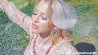 Opening Her Chakras: Alix Lynx Gets Filled - HDの情熱的な娼婦 BIGWHORE.COM