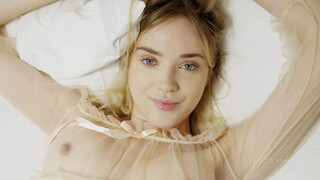 Shaved Blonde Oxana Chic Masturbating Hard - namiętne dziwki w HD BIGWHORE.COM