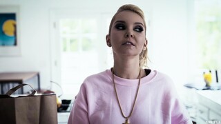 Teen Stepdaughter & MILF Stepmom Take Turns on Derrick Pierce's Cock - пристрасні повії у HD BIGWHORE.COM