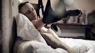 Stepson Gets a Helping Hand from his Blonde Stepmom - namiętne dziwki w HD BIGWHORE.COM