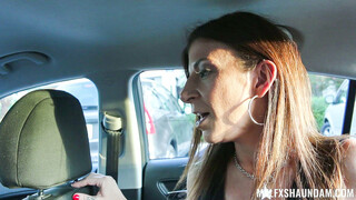 Driver Gets Lucky With Busty MILF Sara Jay - โสเภณีที่มีความหลงใหลใน HD BIGWHORE.COM