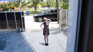 Petite babe Kristy May gets drilled in car trouble - namiętne dziwki w HD BIGWHORE.COM