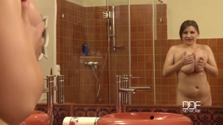 Samanta Lily Big Tits in Shower - Brunette Babe Gets Clean - putains passionnées en HD BIGWHORE.COM