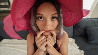 Tiny Teen Mira Monroe Dressed for Fun - putains passionnées en HD BIGWHORE.COM