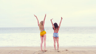 Chloe Scott & Whitney Wright Beach Threesome - HD의 열정적인 창녀 BIGWHORE.COM