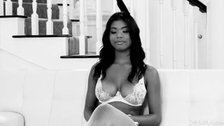 BTS: Ebony Star Nia Nacci Goes Wild - prostitutas apaixonadas em HD BIGWHORE.COM