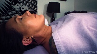 Tattooed Sinn Sage Moans While Solo After Massage - โสเภณีที่มีความหลงใหลใน HD BIGWHORE.COM