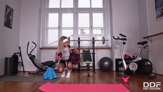 Hot Blonde Romy Indy Gym Fuck & Cum - HD의 열정적인 창녀 BIGWHORE.COM