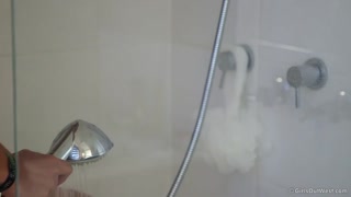 Max Washes Away the Heat - putains passionnées en HD BIGWHORE.COM
