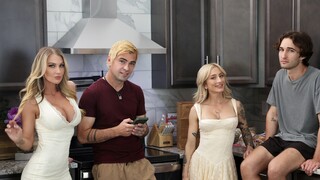 Blonde Stepmom Comforts Scared Stepson In Bed - 激情的妓女高清 BIGWHORE.COM