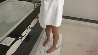 Hot Brunette Gets a Creampie in the Shower - pelacur berahi dalam HD BIGWHORE.COM