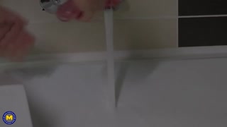Naughty mature Malinda W. loves shower fucking - putains passionnées en HD BIGWHORE.COM