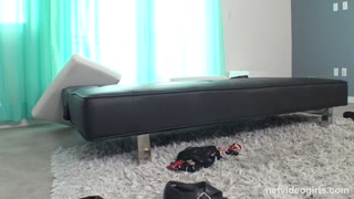 Shaved Pussy Veronica - Young & Horny in Stockings - putains passionnées en HD BIGWHORE.COM