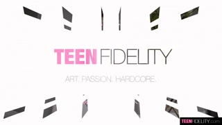Ryan Madison drills Athena Rayne's teen hole hardcore style - putains passionnées en HD BIGWHORE.COM