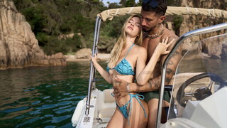 Spanish Beach Blowout with Blonde Bombshells - โสเภณีที่มีความหลงใหลใน HD BIGWHORE.COM