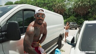 Latina Bombshell Anal Adventure - curve pasionate în HD BIGWHORE.COM