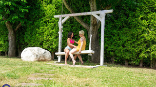 Stepmom Ameli's Lesbian Sex with Lola Danger Outside - putains passionnées en HD BIGWHORE.COM