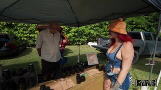 Blowjob at the Flea Market - putains passionnées en HD BIGWHORE.COM