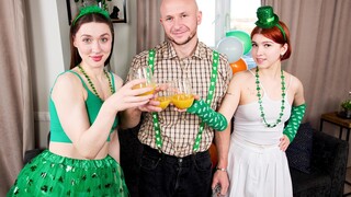 St Patrick's Day Blowjob Bash with Brunette & Redhead - HD의 열정적인 창녀 BIGWHORE.COM
