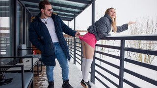 Milka Wey's Outdoor Skirt Adventure - leidenschaftliche Huren in HD BIGWHORE.COM
