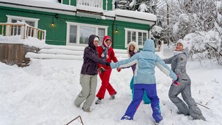 Ginger, Rose, and More Snowy Fun - curve pasionate în HD BIGWHORE.COM