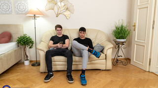 Mature Stepmom Jaylee Fucks Her Stepson and His Buddy - gepassioneerde hoeren in HD BIGWHORE.COM