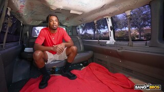 Black Guy Fucks Tattooed Girl in the Open - โสเภณีที่มีความหลงใหลใน HD BIGWHORE.COM