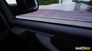 Natural Beauty on the Bus - putains passionnées en HD BIGWHORE.COM