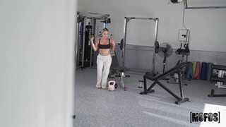 Footjob and Reverse Cowgirl Fun - putains passionnées en HD BIGWHORE.COM