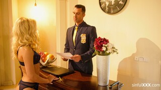 Uniform Temptation with Candee Licious - leidenschaftliche Huren in HD BIGWHORE.COM