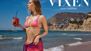 Alexa Martens' Hot Debut: Blonde, Babe, and Bare - putains passionnées en HD BIGWHORE.COM