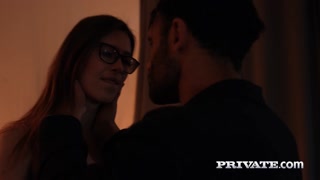 European Bombshell Mia de Vil's Finger Fun - putains passionnées en HD BIGWHORE.COM