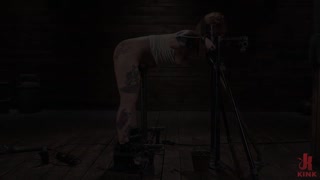 Spanking Skinny Brunette - 激情的妓女高清 BIGWHORE.COM
