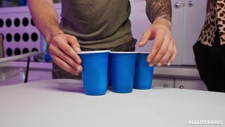 College Girl Party with Cumshots - HDの情熱的な娼婦 BIGWHORE.COM