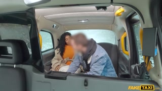 Outdoor Sex with Big Boobs and Brunette - HD의 열정적인 창녀 BIGWHORE.COM