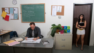 Professor Alec Knight pounds Valerie Kay’s big ass in naughty school sex - namiętne dziwki w HD BIGWHORE.COM