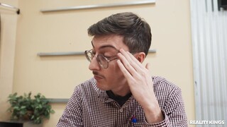 Brunette Student Leader Gets Deepthroat - HDの情熱的な娼婦 BIGWHORE.COM