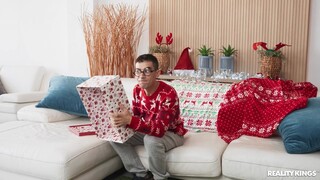 Italian Stallion's Christmas Surprise - putains passionnées en HD BIGWHORE.COM