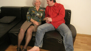 Hairy Stepgrandma Maria Loves Titty Fuck & Blowjob - 激情的妓女高清 BIGWHORE.COM