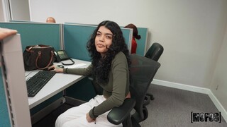  Blowjob in the Cubicle  - putas apasionadas en HD BIGWHORE.COM
