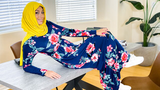 Blowjob and Squirt: Hijab Girl's Attitude Gets Her Wet - putains passionnées en HD BIGWHORE.COM