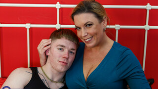 Blonde MILF Maisie Lewis Rides Her Stepson's Cock - HD의 열정적인 창녀 BIGWHORE.COM