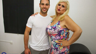Cougar Musa Libertina Sucks and Fucks Toyboy - leidenschaftliche Huren in HD BIGWHORE.COM