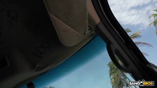Shaved Pussy Gets Pounded on Bus - putains passionnées en HD BIGWHORE.COM