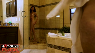 Camilla Cream Can't Stop Squirting on Roman Cain's Face! - putains passionnées en HD BIGWHORE.COM