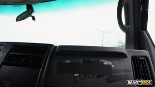 Handjob and Blowjob on BangBus with Shrooms - curve pasionate în HD BIGWHORE.COM