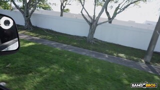 Brunette Scarlett Sucks a Big Dick - HDの情熱的な娼婦 BIGWHORE.COM