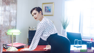Cum in Mouth for My Secretary - putains passionnées en HD BIGWHORE.COM