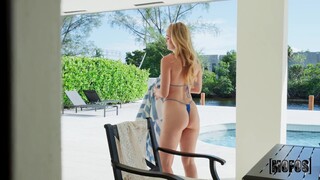 Poolside Fuck Fest - Athena Fleurs Takes It Doggy & Cowgirl - putains passionnées en HD BIGWHORE.COM