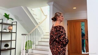 Blonde Bombshell Angie Faith's Delivery Dare - nouvelles vidéos pornos sur BIGWHORE.COM